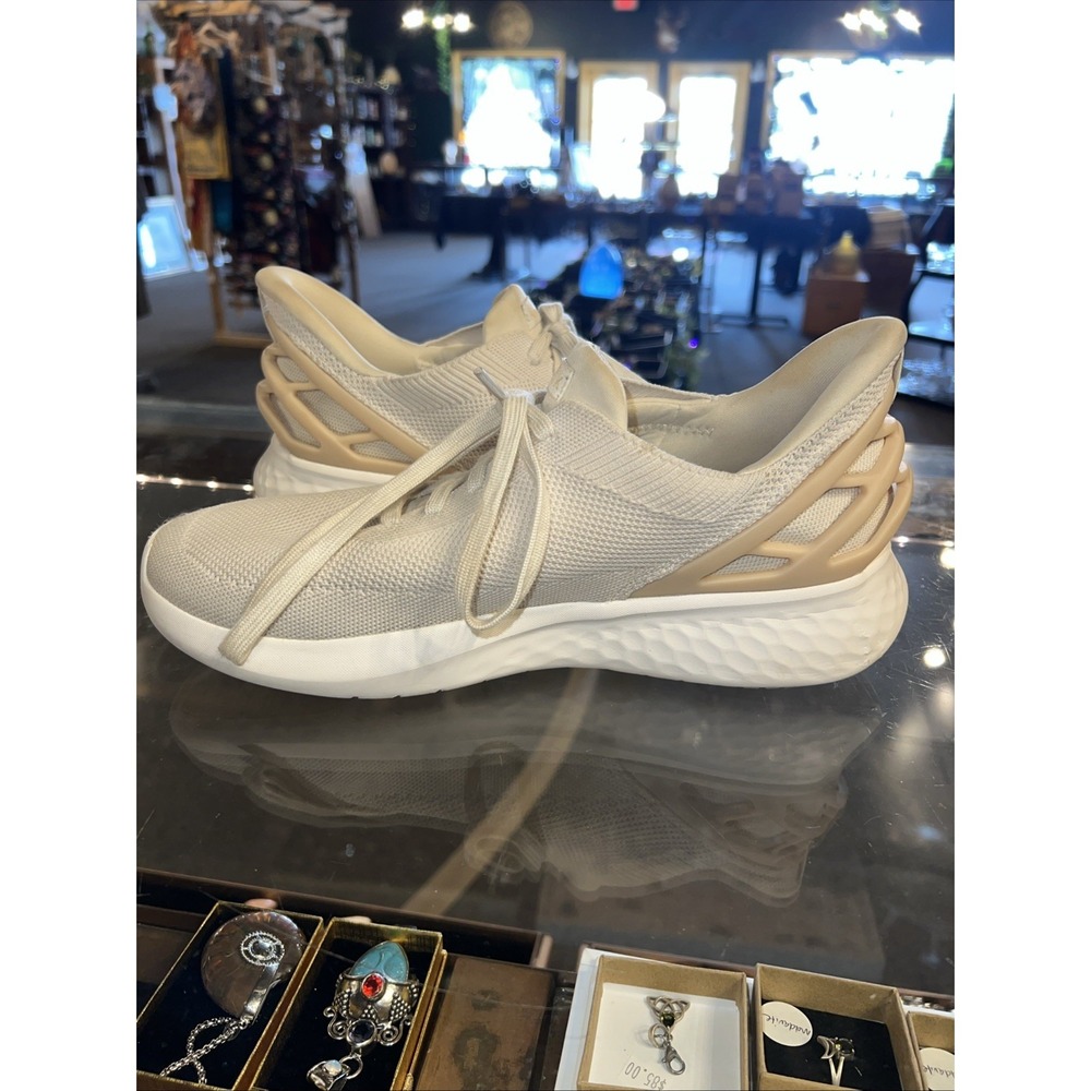 Kizik Mens 9 Crème Slip On Sneaker Great Condition Neutral Colors - Picture 6 of 9